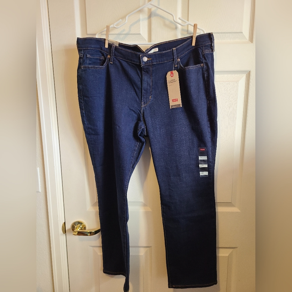 Brand New Levis Classic Straight womens 22 jeans